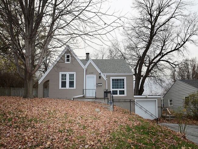 Building Photo - 2108 S 46th St