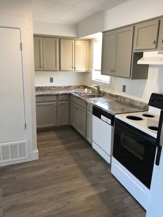 Building Photo - 2 Bedroom, 1 Bath, 1 Car Carport with Shed...