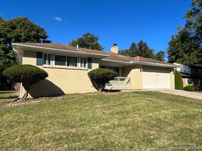 Primary Photo - 3124 Golfside Rd