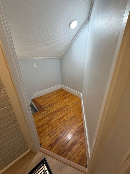 Building Photo - 303 N State