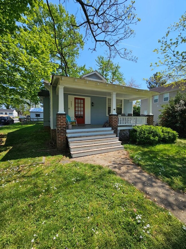 Building Photo - 3BR/1.5 BA Single-Story Home - Large Yard ...