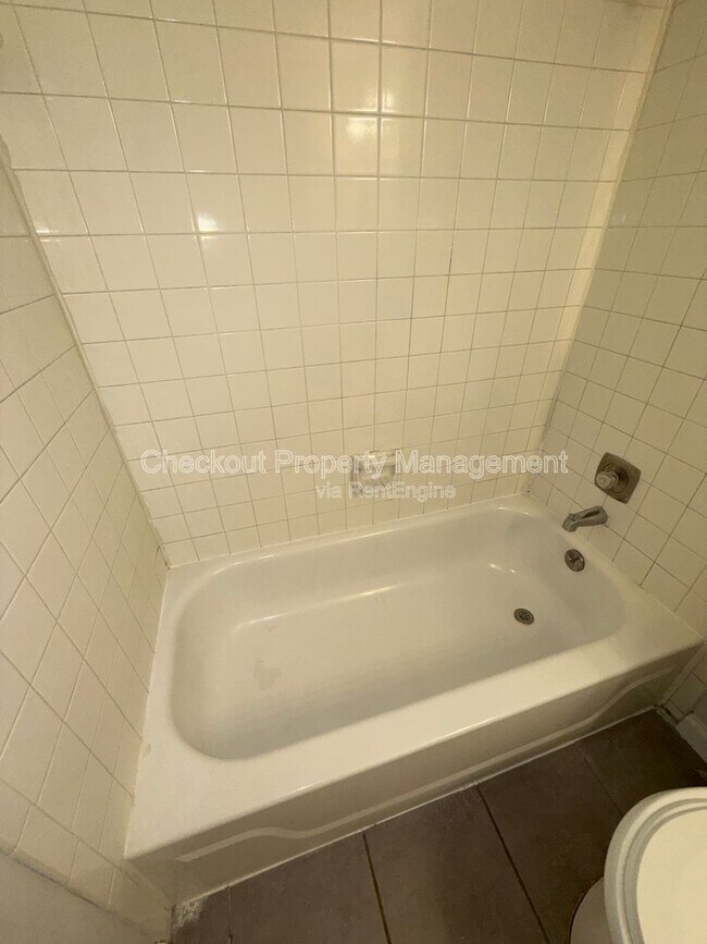 Building Photo - 5531 Pershing Ave