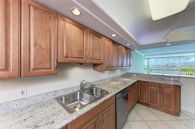 Building Photo - 435 S Gulfstream Ave