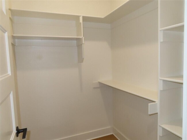 Building Photo - 1871 Lapis Ave