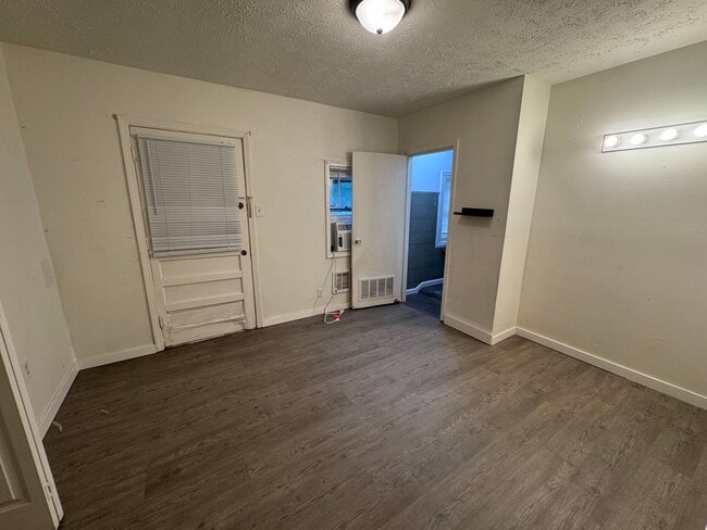 Building Photo - 922 S 27th St