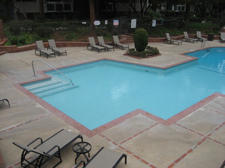 Building Photo - 6435 Green Valley Cir