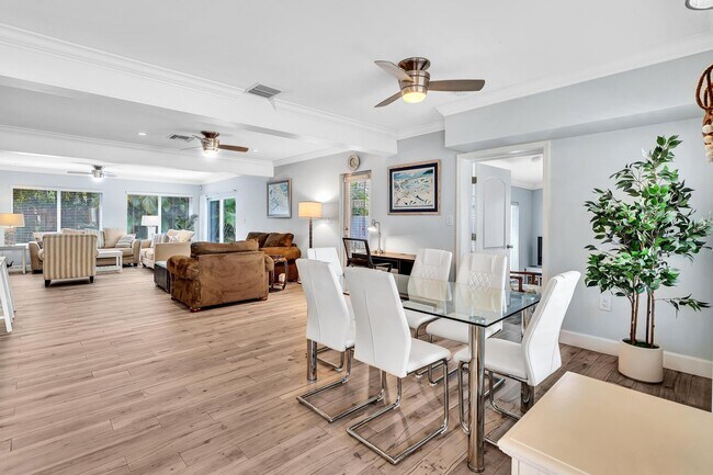 Building Photo - 3204 Beacon St