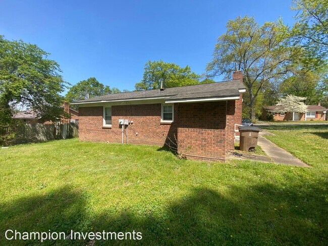 Building Photo - 2 br, 1 bath House - 207 W. Shannonhouse St