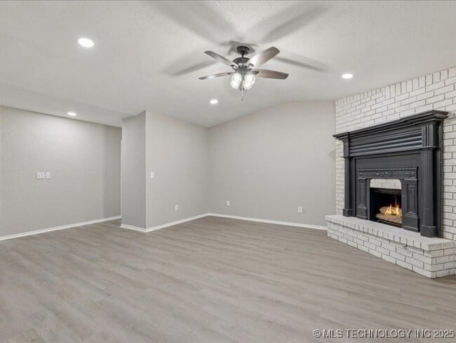 Building Photo - 3001 S Ash Ct