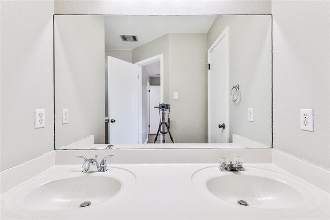 Building Photo - 1703 Verbena Way