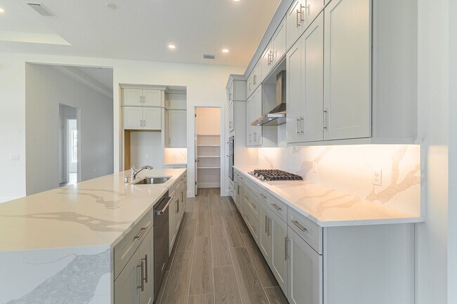 Building Photo - Exquisite 3-Bed 3.5-Bath Home in Prestigio...