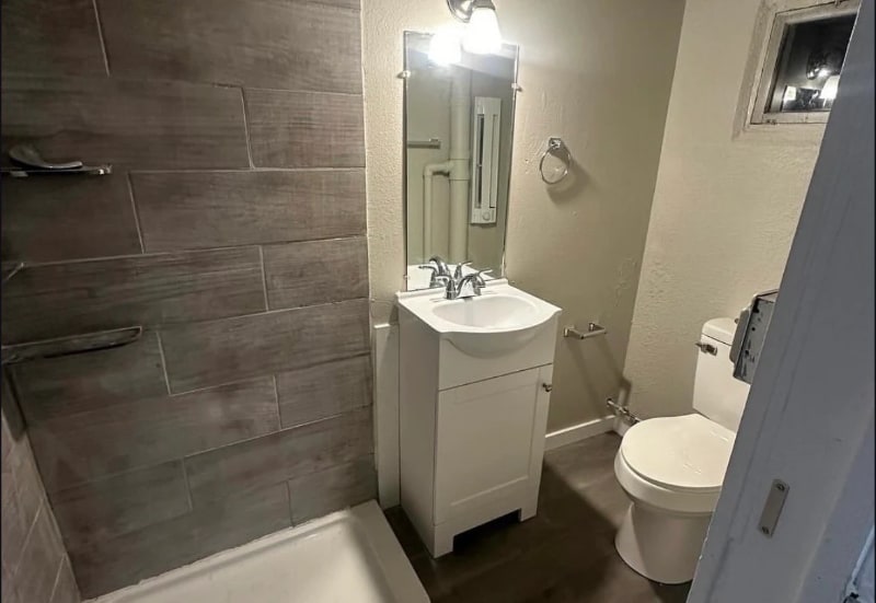 Building Photo - 1516 E Routt Ave