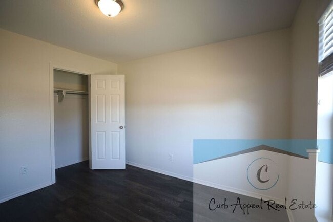 Building Photo - Beautiful 3 bed / 2 bath home with a spacious back yard - Nettleton!!