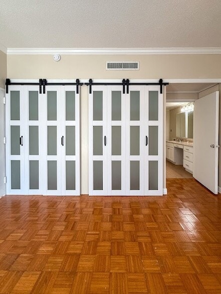 Building Photo - 4600 Ocean Dr