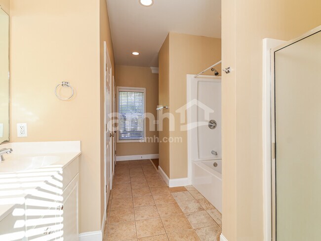 Building Photo - 12 Peregrine Dr