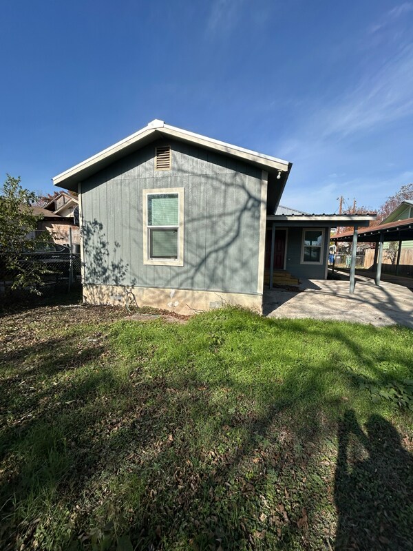 Building Photo - 3224 W Houston St