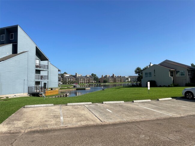 Building Photo - 12315 Glenview Dr
