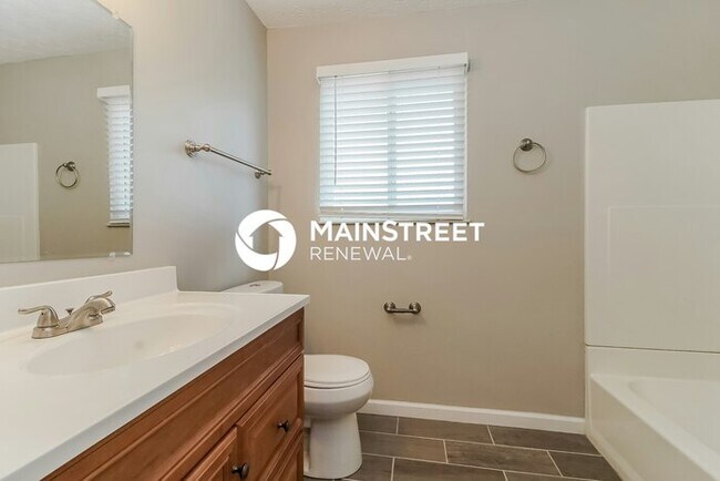 Building Photo - 3 Bedroom Pet-Friendly Home in Reynoldsburg, OH with Main Street Renewal