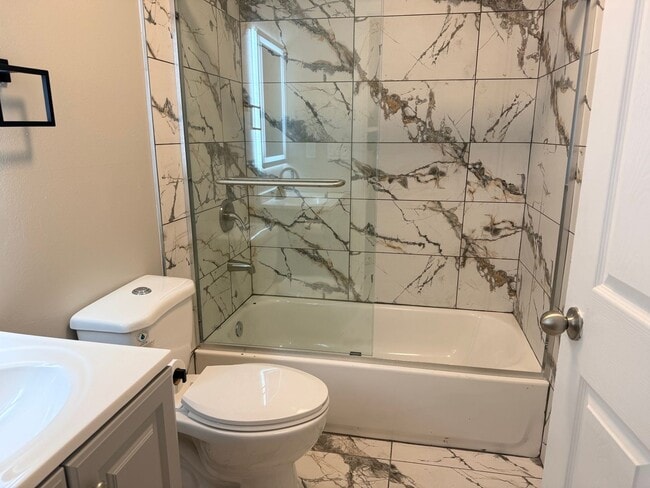 Building Photo - Newly Remodeled Home