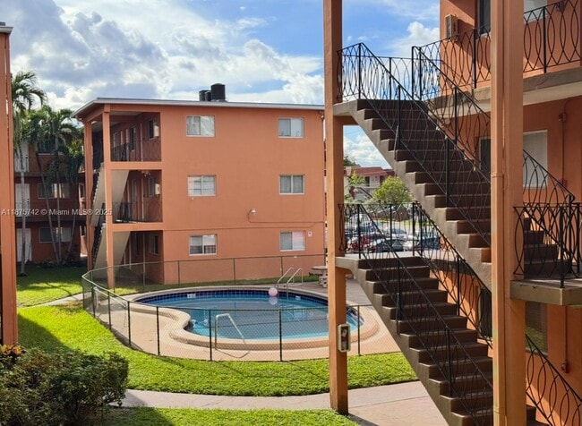 Primary Photo - 2330 NW 11th St