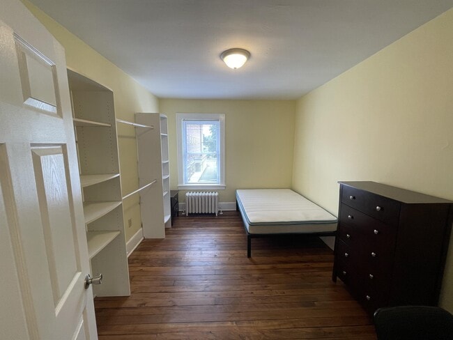 Building Photo - 906 Gompers Ave