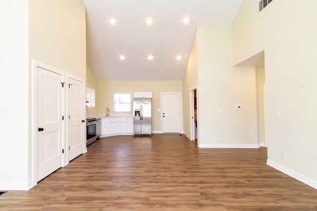 Building Photo - RnR Duplex SoBro