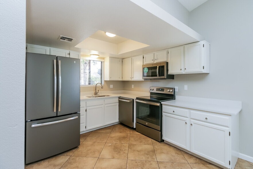 Building Photo - 7453 E Diamond Ave