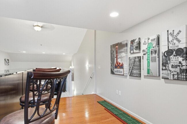 Building Photo - 531 Graten St