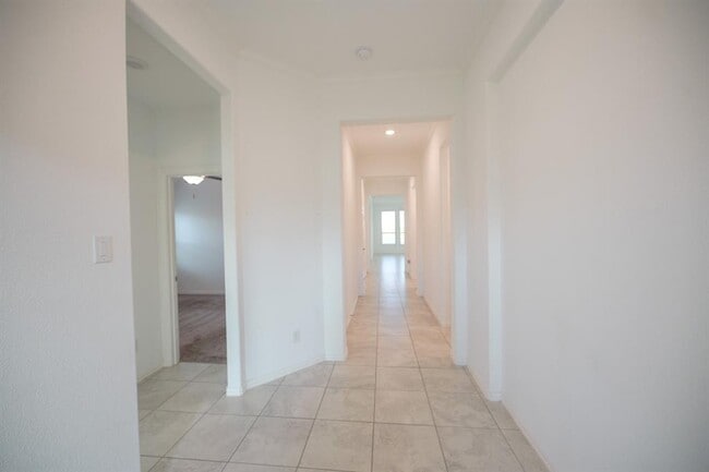 Building Photo - 9326 Hartford Valley Trail