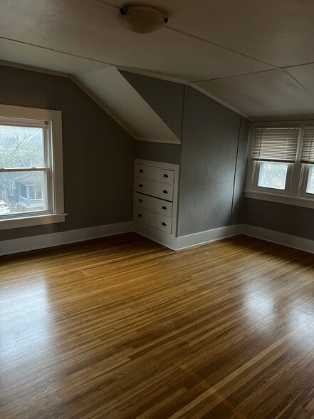 3rd floor bedroom - 21 Audubon St