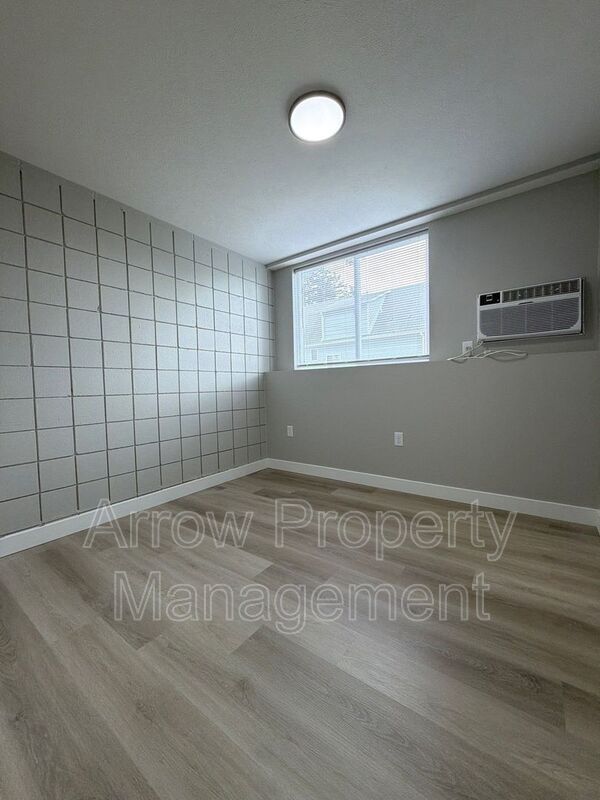 Building Photo - 877 N 26th St