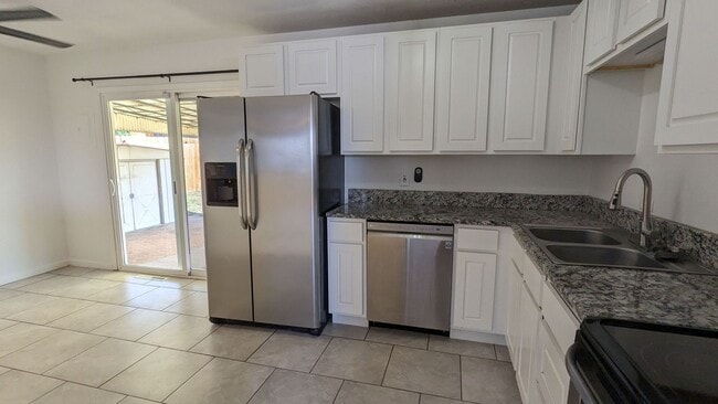 Building Photo - 5 BED/2 BATH RANCH HOME W/FINISHED BASEMEN...