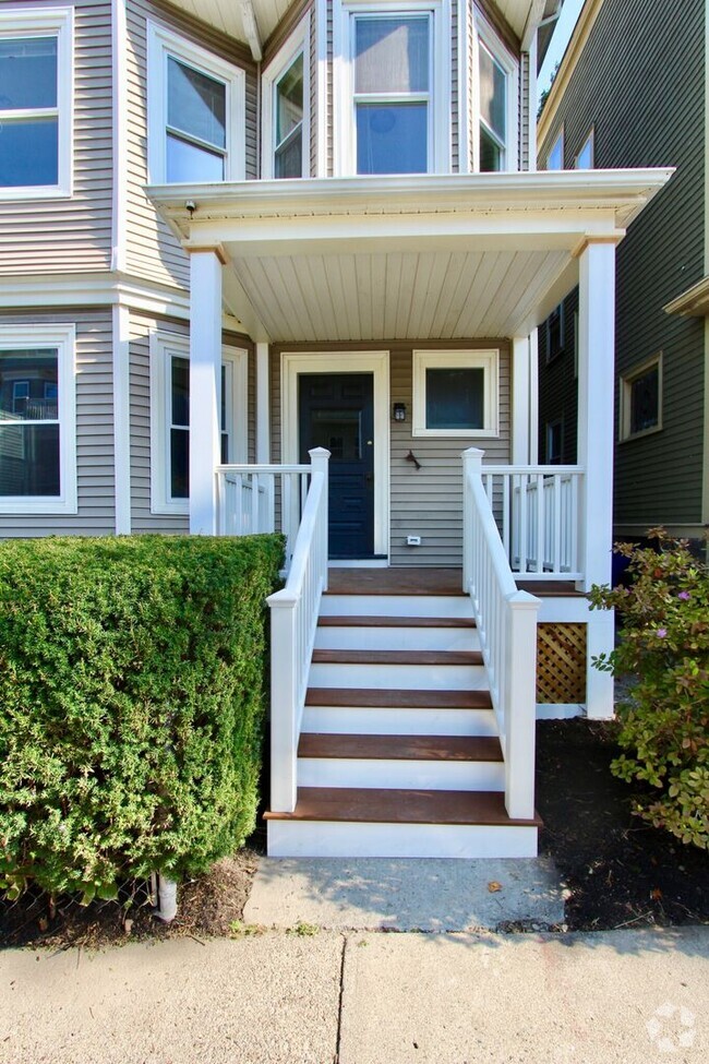 Building Photo - Beautiful 3 bed in Jamaica Plain