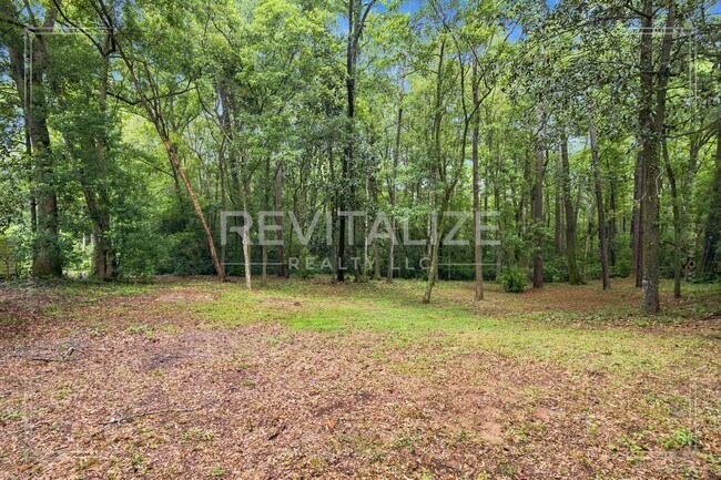 Building Photo - 2739 Knollwood Dr