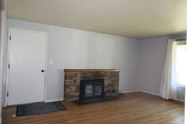 Building Photo - 3123 W Bismark Ave