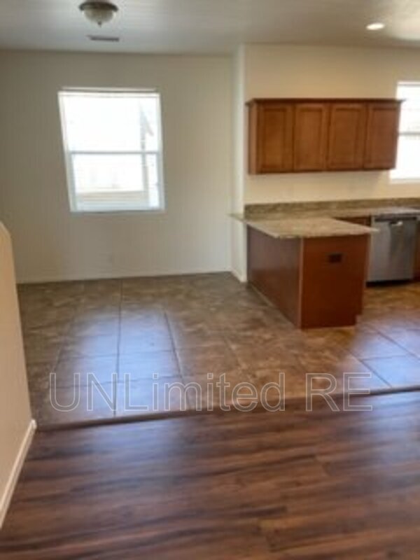 Building Photo - 2443 W Pikes Peak Dr