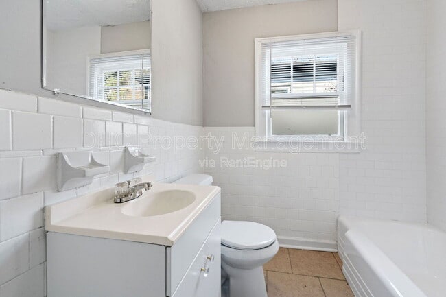 Building Photo - 76 Burbank Dr NW