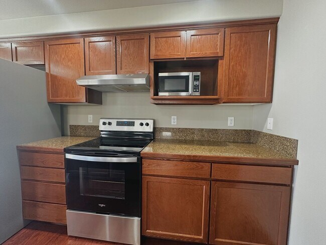 Building Photo - Beautiful 4-Bedroom 2.5-Bathroom Home in M...