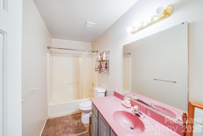Building Photo - 2116 Bon Villa Way