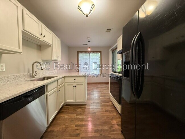 Building Photo - 2856 Heatherwood Dr