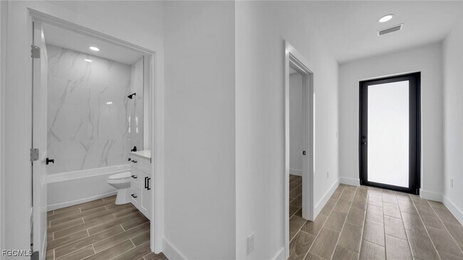 Building Photo - 1121 Hightower Ave S