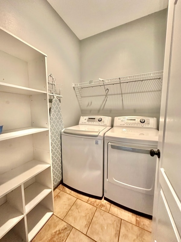 Building Photo - 240 Water Oaks Loop