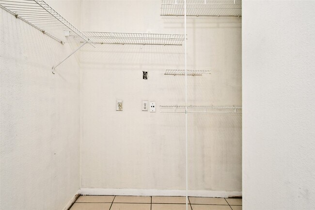 Building Photo - 10211 Sugar Branch Dr