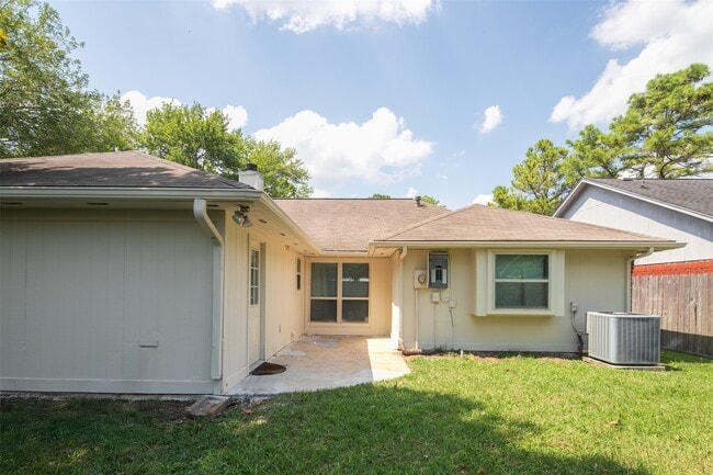 Building Photo - 2935 Auburn Dr