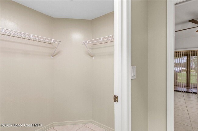 Building Photo - 6165 S Mirror Lake Dr