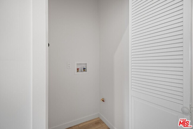 Building Photo - 3628 E 1st St