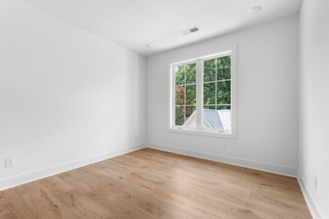 Building Photo - 1814 Stewart Pl