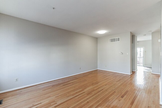 Building Photo - 487 Fort Hill Cir