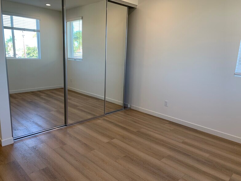 Building Photo - 1166 Holly Ave