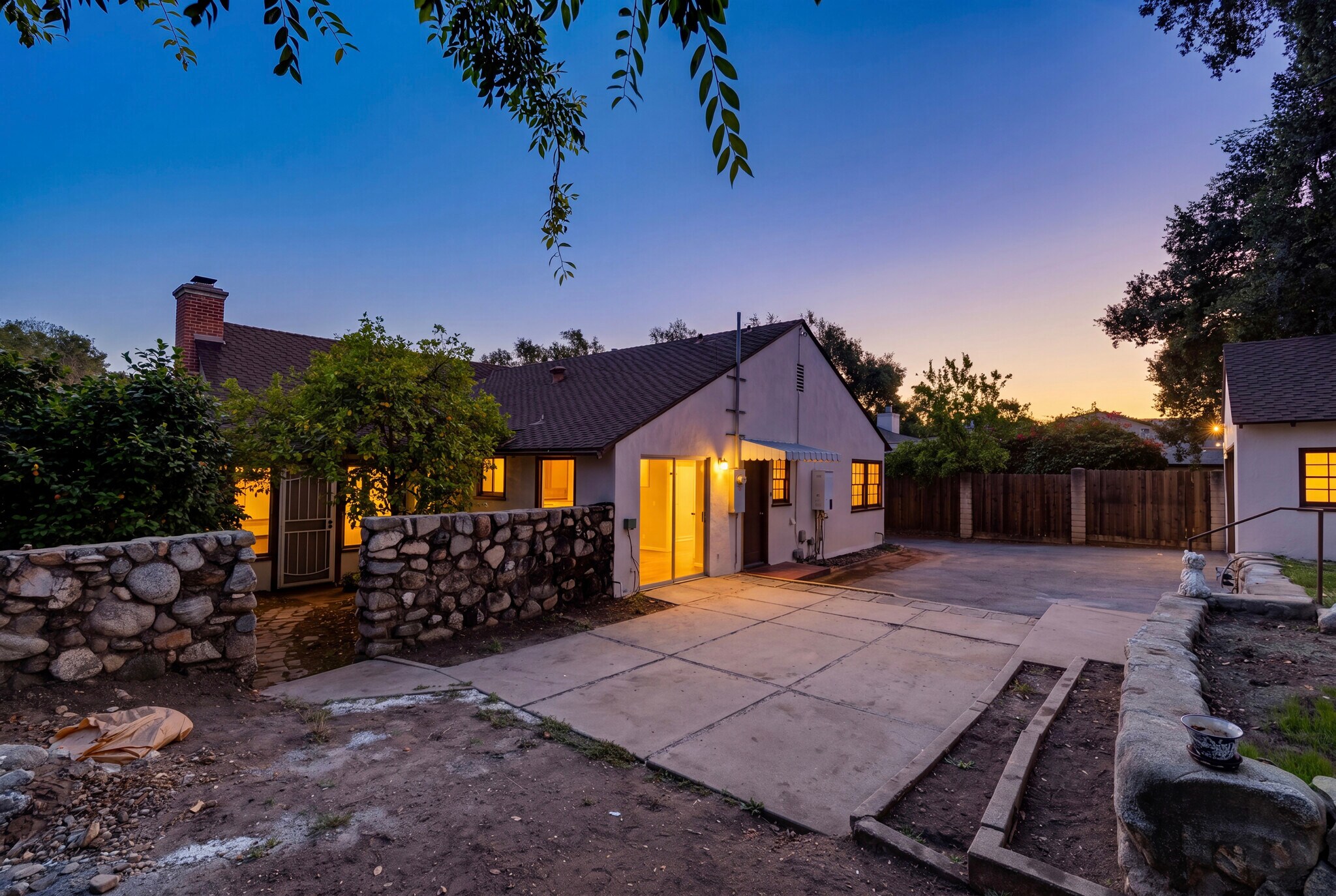 Building Photo - 2151 N Altadena Dr